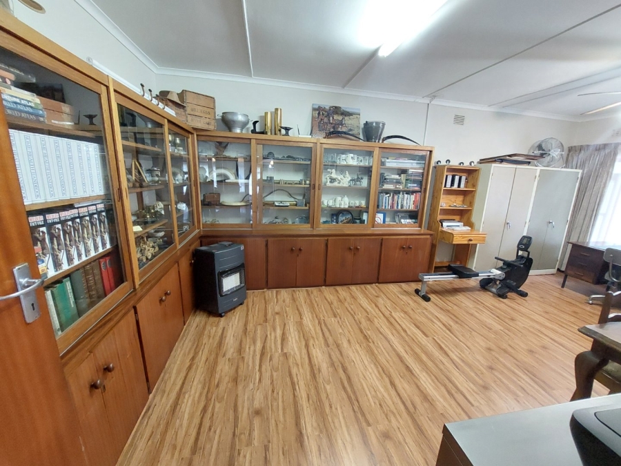 5 Bedroom Property for Sale in Oudtshoorn South Western Cape